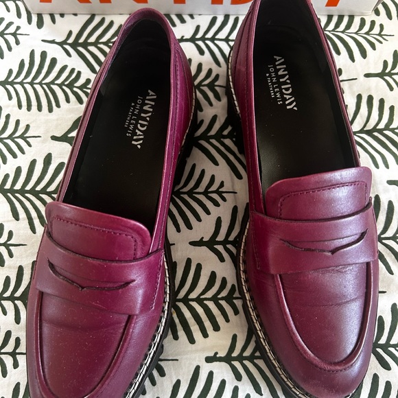 Women’s burgundy loafers. - Picture 7 of 8